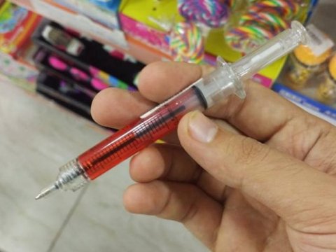 Məktəb ləvazimatları satılan mağazada şpris qələm: “Narkotikdən istifadəni təbliğ edir”