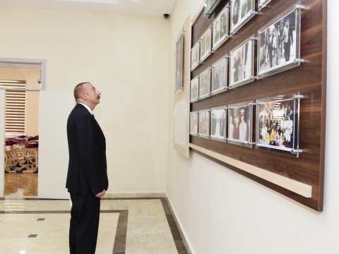 Prezident daha bir məktəbdə oldu - FOTOLAR  