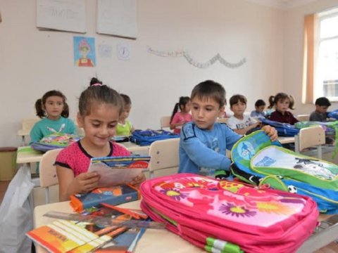 Heydər Əliyev Fondundan aztəminatlı ailələrin uşaqlarına HƏDİYYƏ  - FOTO    