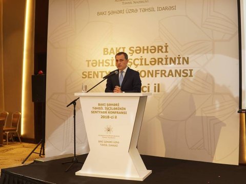  Ekspertlər təhsil işçilərinin sentyabr konfransını belə şərh etdilər   