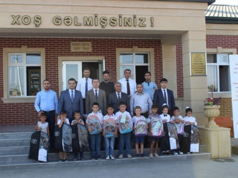 Cəbhəyanı bölgədəki uşaqlara  məktəb ləvazimatları hədiyyə edildi