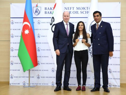 Bakı Ali Neft Məktəbində yeni dərs ilinin başlanması münasibəti ilə tədbir keçirilib  