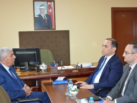 Rektor Xristian dini icmasının sədri ilə müzakirələr apardı