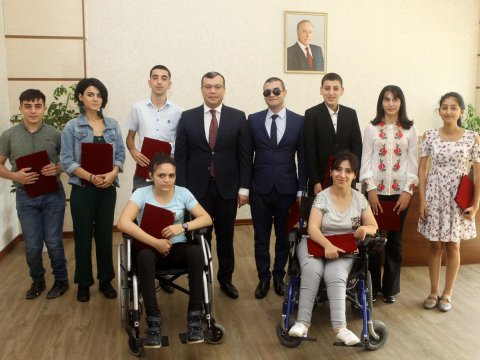 Ali məktəblərə daxil olmuş sağlamlıq imkanları məhdud gənclərlə görüş olub  