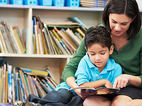 Valideynlərin diqqətinə-uşaqlarda kitab oxuma sevgisini artıracaq 9 üsul