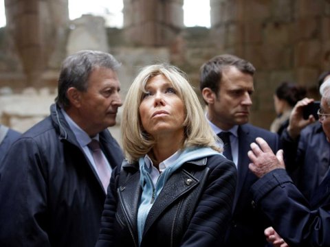 Fransanın birinci xanımı nəvələrini necə tərbiyə edir?