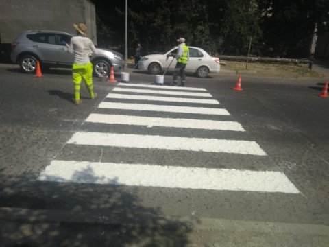 Yeni tədris ili ilə əlaqədar məktəblərin ətrafında piyada keçidləri qurulub   