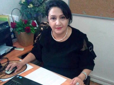 İbtidai siniflər üzrə məşhur vəsaitlər müəllifi kitablarının sirrini açdı-MÜSAHİBƏ    