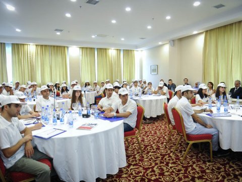 Neftçilər yay məktəbində