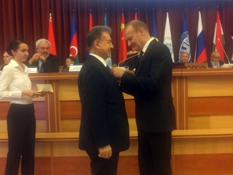 AMEA-nın prezidenti Akif Əlizadə Belarusda medalla təltif edildi  