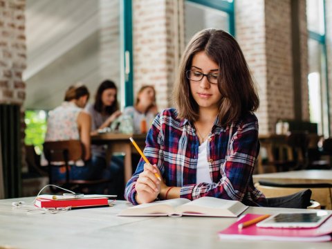 Tanınmış hazırlıq kurslarının aylıq qiymətləri – Abituriyent və valideynlər təəccüblənəcəklər