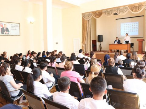 Paytaxt məktəblərində valideynlərlə görüşlər davam edir  