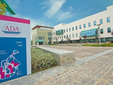 ADA Universitetində Nəsimi yaradıcılığına dair plenar müzakirə keçirildi  