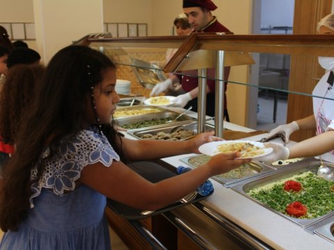 Dünya ölkələrinin məktəblərində şagirdlərə verilən yeməklər, xüsusi qidalar – MARAQLI 