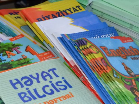 Şagirdləri çökdürən əlavə dərsliklər – “Özləri onları alır, sonra deyirlər ki,  biz məcbur edirik”