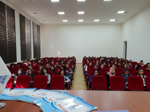 Kollec tələbələri məlumatlandırıldı