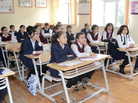 Bakıda 3-cü sinif şagirdi məktəbdə intihar etmək istədi