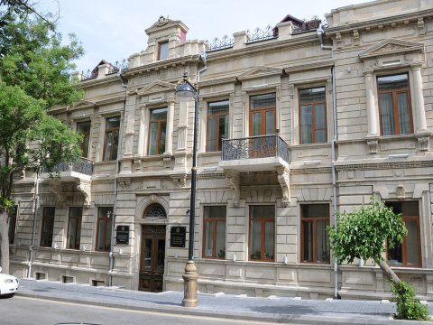 Dövlət Komitəsi məktəblinin intiharı ilə bağlı araşdırma aparacaq