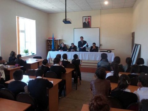 Məktəblilər yol hərəkəti qaydaları ilə bağlı bilgiləndirildi