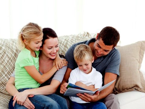 Uşaqlar hekayələri insanlardan eşitməlidirlər, ekranlardan yox!