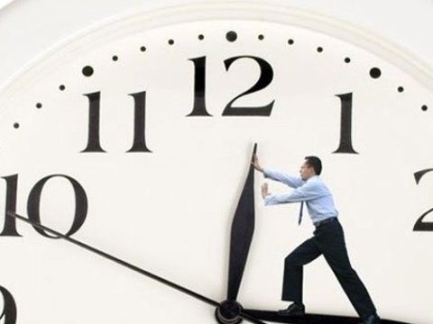 Ekspert yay-qış vaxtına keçidi bərpa etməyə çağırdı: “1.5 milyon şagird çətinə düşüb”  