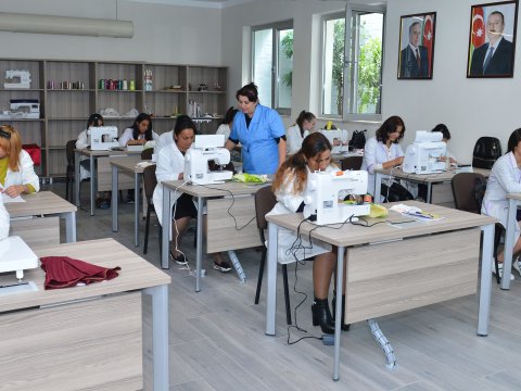 11 illik müəllimlikdən sonra peşə təhsilini seçdi  