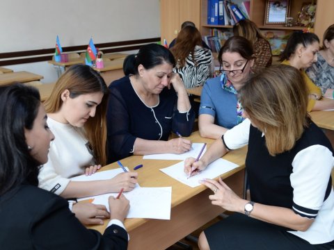 İngilis dili müəllimlərinin rəy və təklifləri dinlənilib  