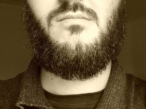 “Təhsilə saqqal yox, açıq-saçıq geyimlər mane olar” –  Universitetin saqqal qadağasına cavab