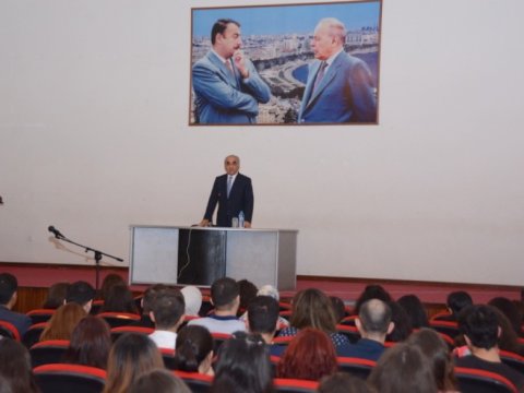 UNEC-in rektoru:1300-dək tələbə kadr kimi hazırlanır
