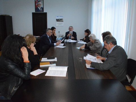 Misir Mərdanov bir qrup alimi topladı