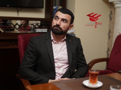 Rövşən Abdullaoğlu  AzEdu-nun  “Edubrifinq”ində - Müzakirə, mühakimə olunan fotolar  