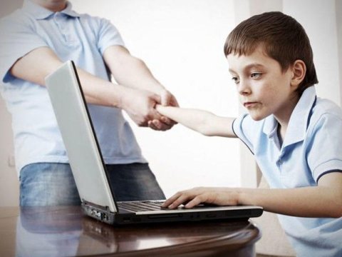 Uşağı kompüter oyunlarının zərərindən necə qoruyaq? - Həkim məsləhəti