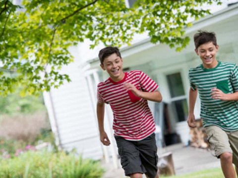 Əkizlər eyni sinifdə oxumalıdırmı?