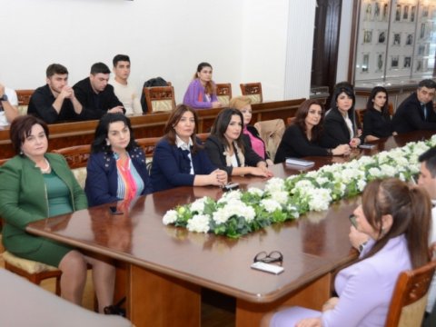 UNEC-də sahibkarlıq subyektlərinin fəaliyyətinə dair müzakirələr aparılıb  