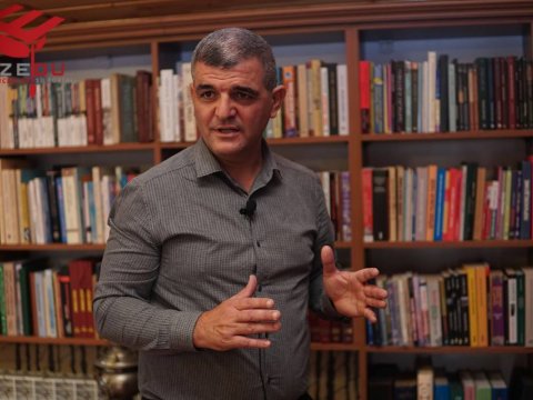 “Kitaba 500 manat ödədim, amma düşünürdüm ki, qiyməti 1000 olar” –Deputatın çardaqdakı möhtəşəm kitabxanası - VİDEO