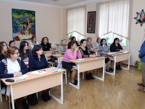 İbtidai sinif müəllimləri üçün ixtisasartırma təlimləri keçirilir