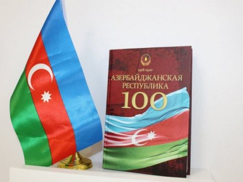 Mərkəzi Elmi Kitabxanada Dövlət Bayrağı Gününə həsr olunan sərgi açılıb  