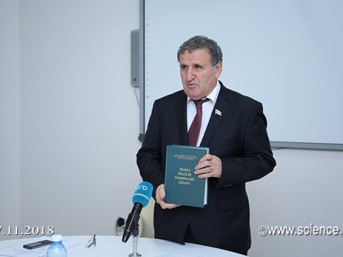 “İzahlı dilçilik terminləri lüğəti” təqdim edildi 