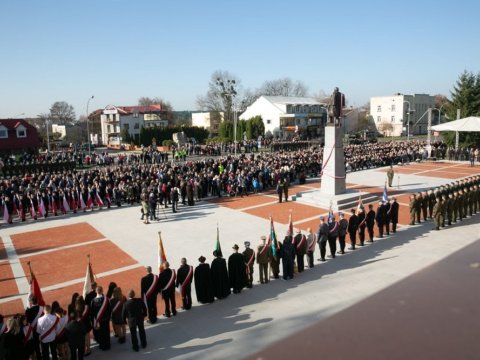 Polşa məktəblərindən birinin kitabxanasına 55 adda kitab hədiyyə olunub