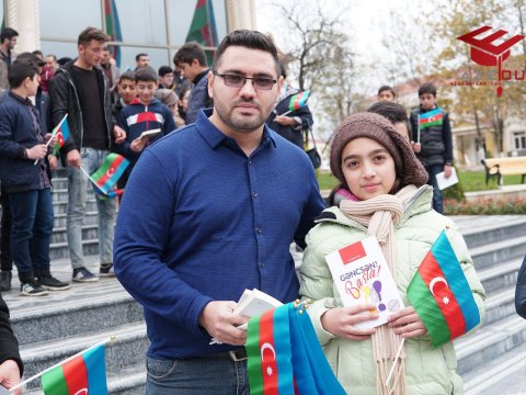 AzEdu.az təhsil portalı Bayraq günündə Lerik məktəblilərinə kitablar payladı - FOTOLAR