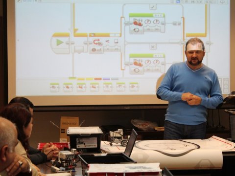 Müəllimlər “Lego” robotlarının tədrisdə tətbiqinə dair biliklərə yiyələniblər