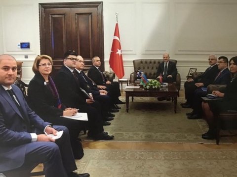 Azay Quliyev 17 min tələbənin problemini həll etdi 