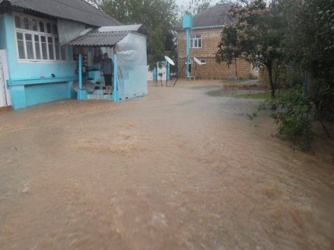 Şiddətli yağış  Lənkəran məktəblərinə və davamiyyətə belə təsir etdi - RƏSMİ