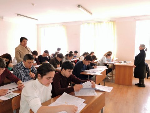 Buraxılış imtahanlarında xarici dilin seçimi ilə bağlı qaranlıq məqamlar – Cavablar AzEdu.az-da