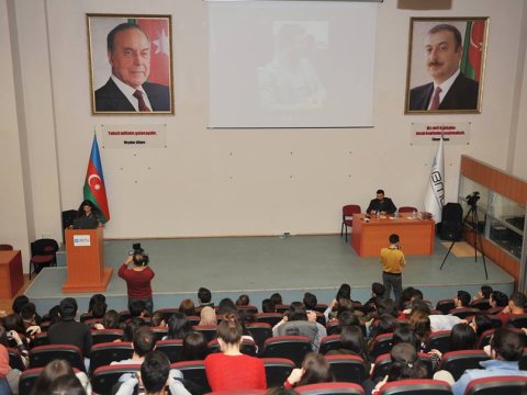 Tanınmış yazıçı tələbələrə zamanı doğru idarənin sirrlərini açdı- FOTOLAR