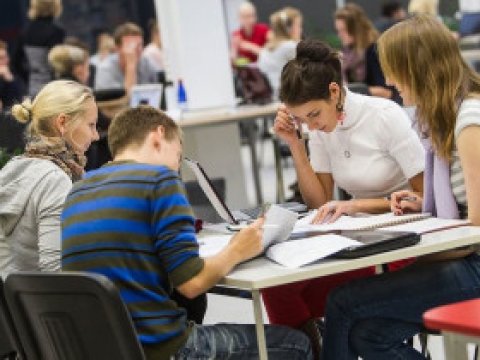 Avropanın ən savadlı şagirdləri bu ölkədə yaşayırlar - Kiçik dövlətin təhsil möcüzəsi