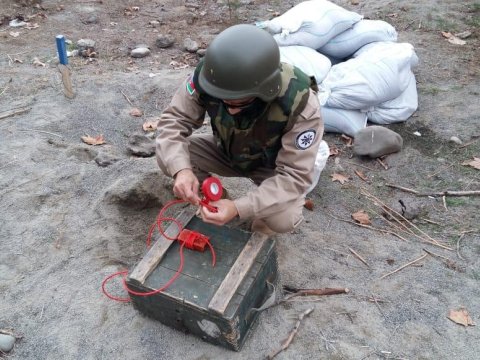 Universitet həyətindən əl qumbarası tapıldı