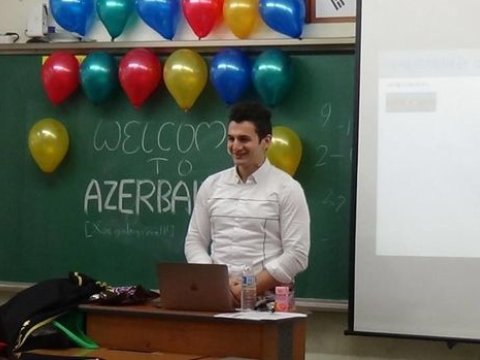 Koreyayada Azərbaycan haqqında dərs deyən  Masallı gənci - FOTO