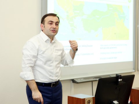 BP-nin vitse-prezidenti BANM-ın tələbələri üçün master-klass keçdi - FOTO    