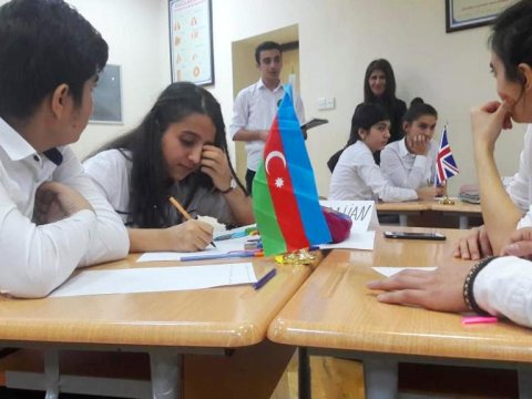 Valideyinlər şagirdlərin dərsini izlədilər